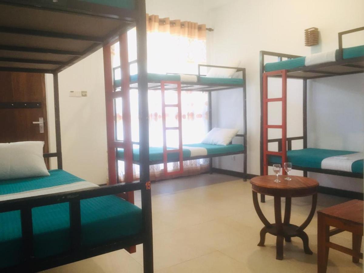 One More Night Hostel Σιγκιρίγια Εξωτερικό φωτογραφία