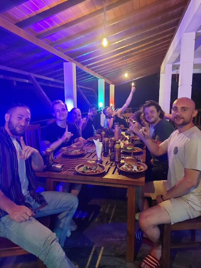 One More Night Hostel Σιγκιρίγια Εξωτερικό φωτογραφία