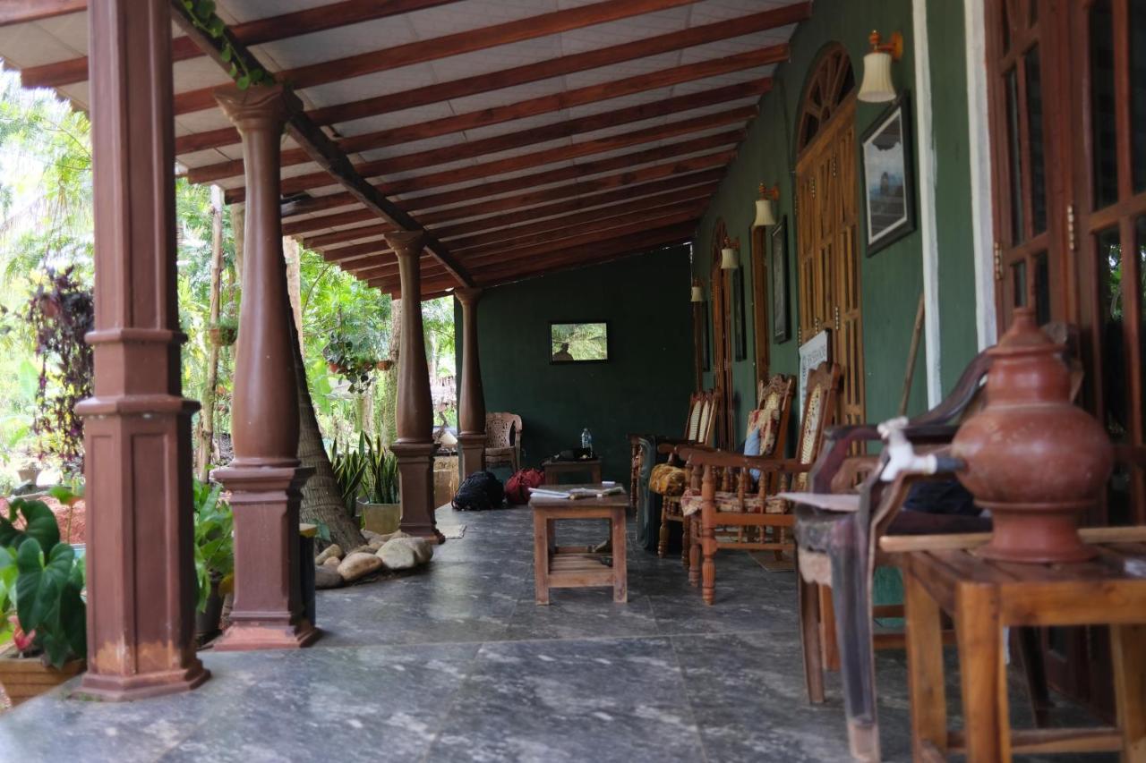 One More Night Hostel Σιγκιρίγια Εξωτερικό φωτογραφία